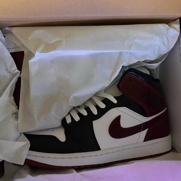 Nike Air Jordan 1 mid SE - Picture 3 of 5